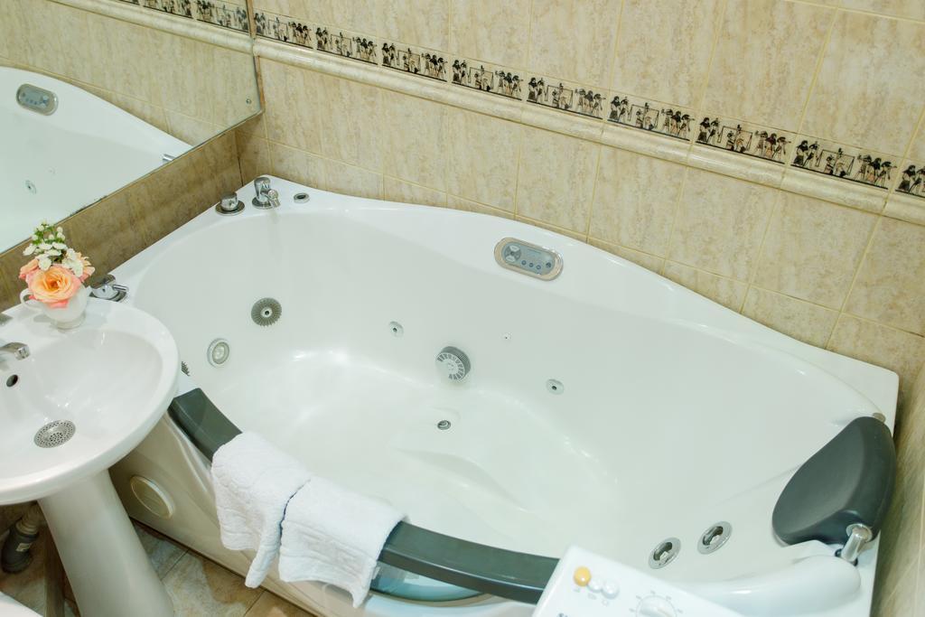 Studio De Luxe With Jacuzzi Sumy Exteriér fotografie
