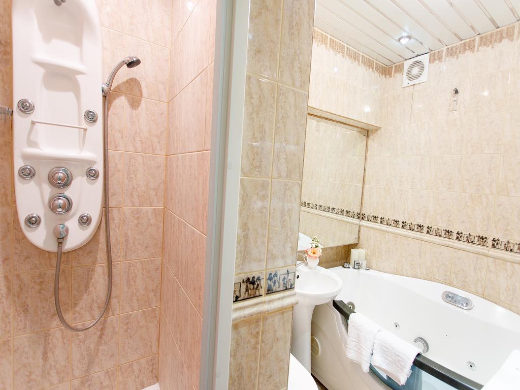 Studio De Luxe With Jacuzzi Sumy Exteriér fotografie